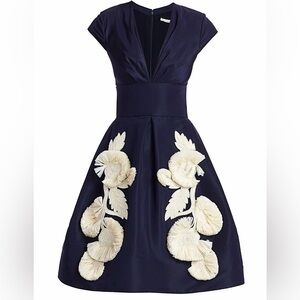 NWT Oscar de la Renta Floral appliqué
Silk Fit-&-Flare Dress Sz 10 $4890